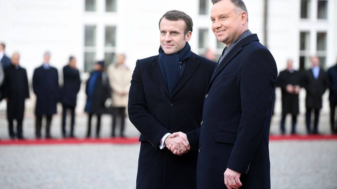 Doi comedianți ruși i-au făcut o nouă farsă telefonică președintelui Poloniei, care a crezut că vorbește cu Macron