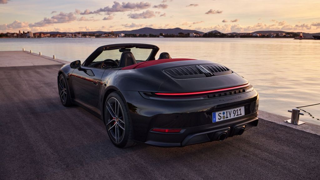 GALERIE FOTO | Porsche a prezentat primul 911 cu motor cu tehnologie hibridă - Imagine 9
