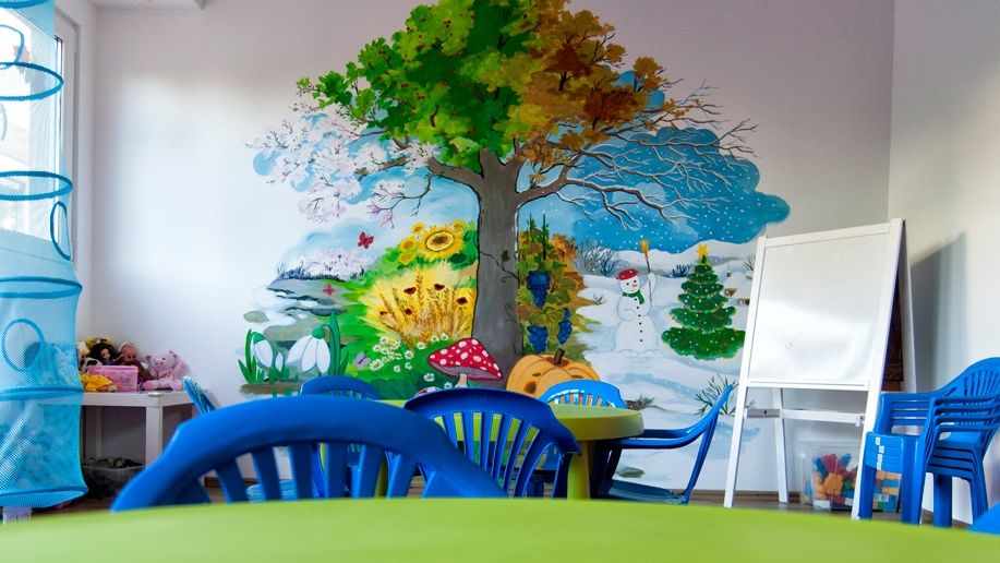 Soluție salvatoare? O grădiniță trimite prin curier pachete cu activitățile pe care copiii le pot face cu părinții