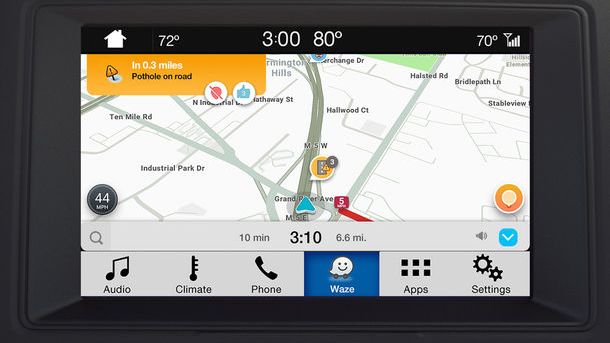 Ford proiecteaza Waze pe sistemul de infotainment al masinii pentru utilizatorii iPhone