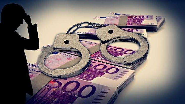 Fostul prodecan al Facultatii de Drept din Universitatea "Petre Andrei" Iasi, cercetat pentru luare de mita, arestat preventiv