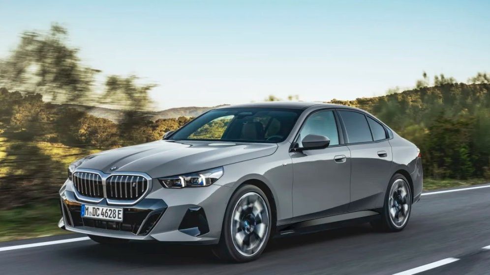 Pentru a face față competiției BYD și Tesla, principala uzină BMW din Germania va produce numai mașini electrice din 2027