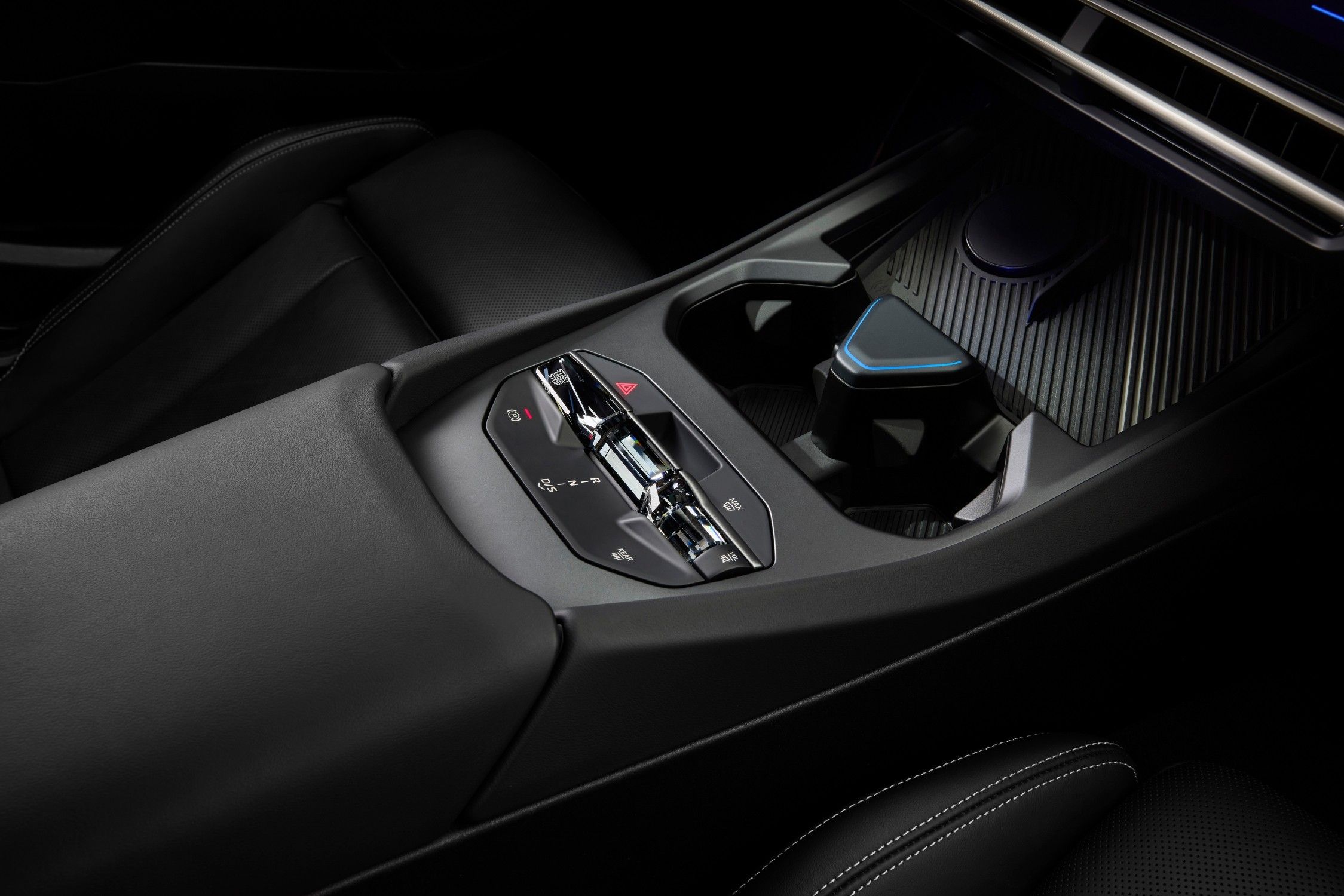 FOTO | BMW lansează noul Seria 3 cu motoare tradiționale, dar pe „rețeta” Neue Klasse - Poza 10