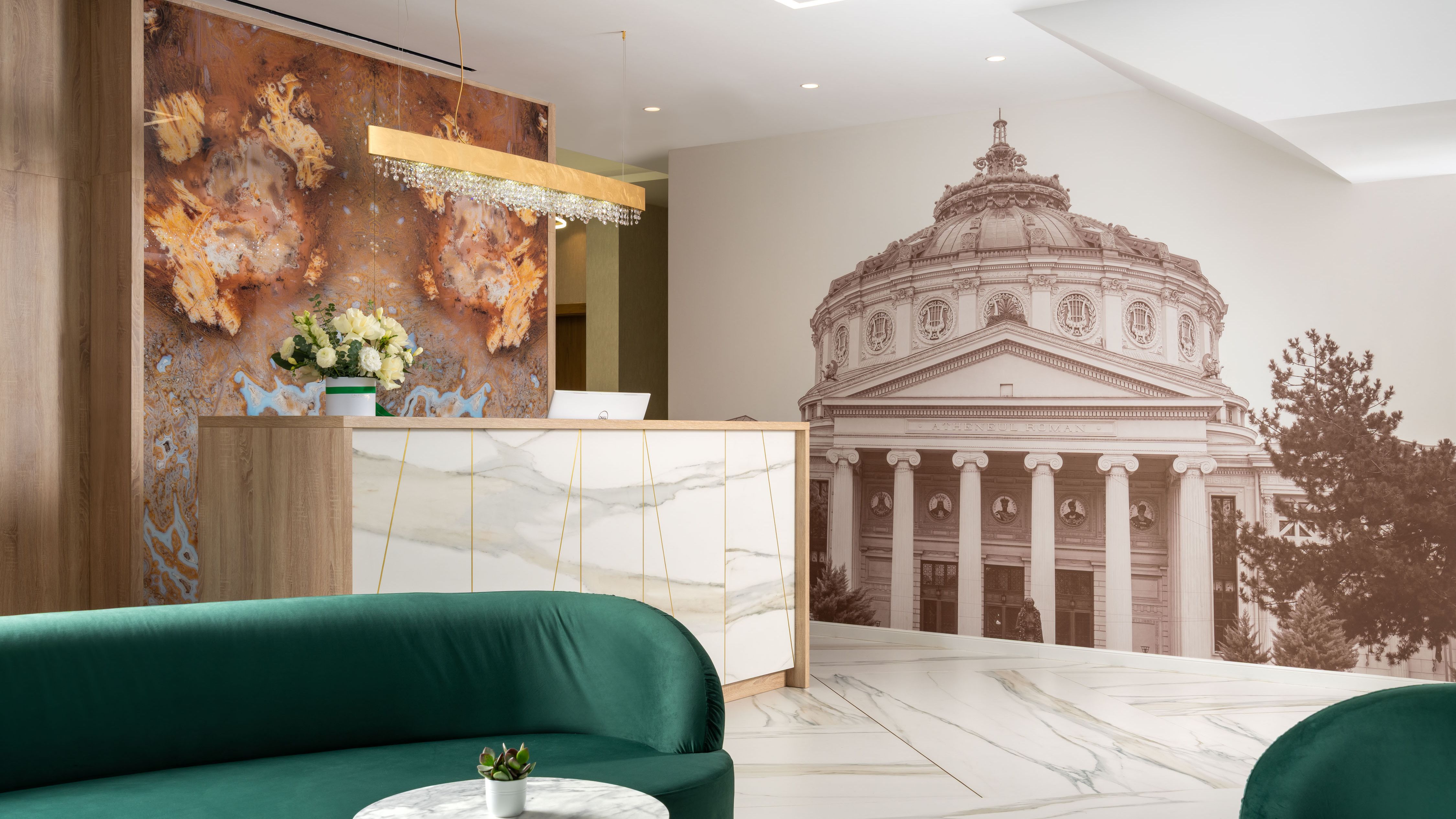 GALERIE FOTO | Un nou hotel se deschide aproape de KM 0 al Capitalei, într-o clădire interbelică