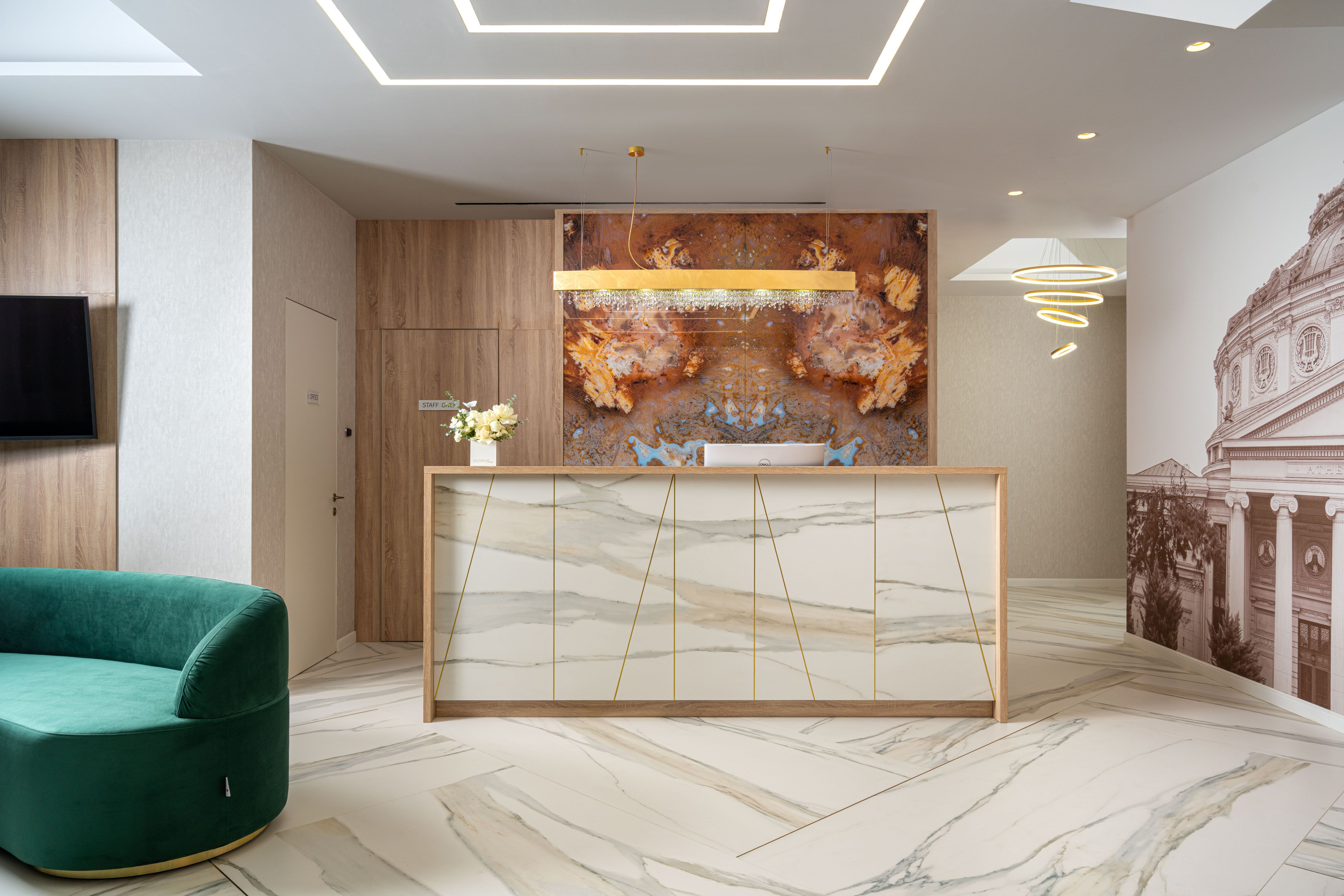 GALERIE FOTO | Un nou hotel se deschide aproape de KM 0 al Capitalei, într-o clădire interbelică - Poza 1