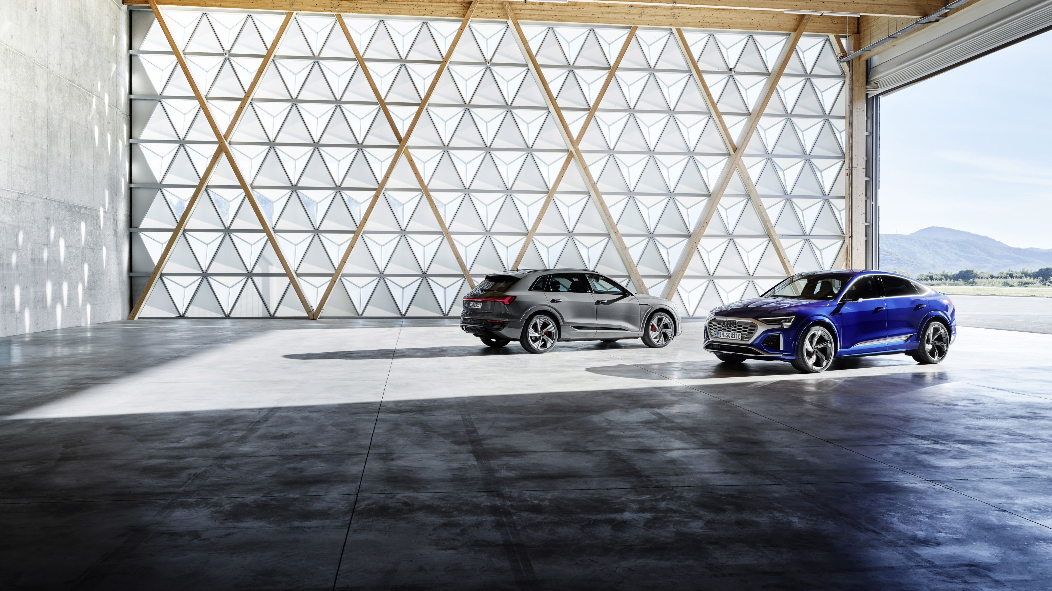 Tehnologia transformă mașinile în ”OZN-uri”, dar își doresc șoferii cu adevărat asta?