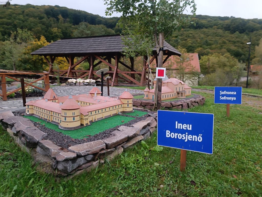 GALERIE FOTO: Parcul Mini Transilvania sau cum să faci un tur în Ardeal în mai puțin de o oră - Imagine 42