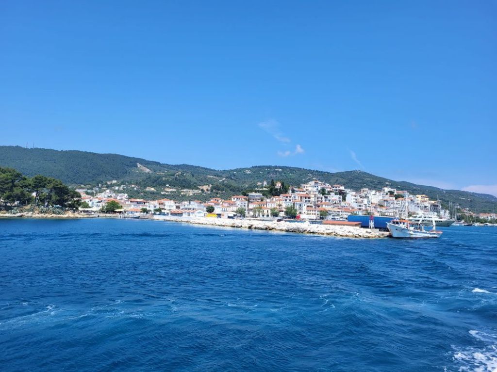 Skiathos, micuța insulă din Marea Egee cu păduri de pin, plaje premiate și povești medievale - Imagine 10