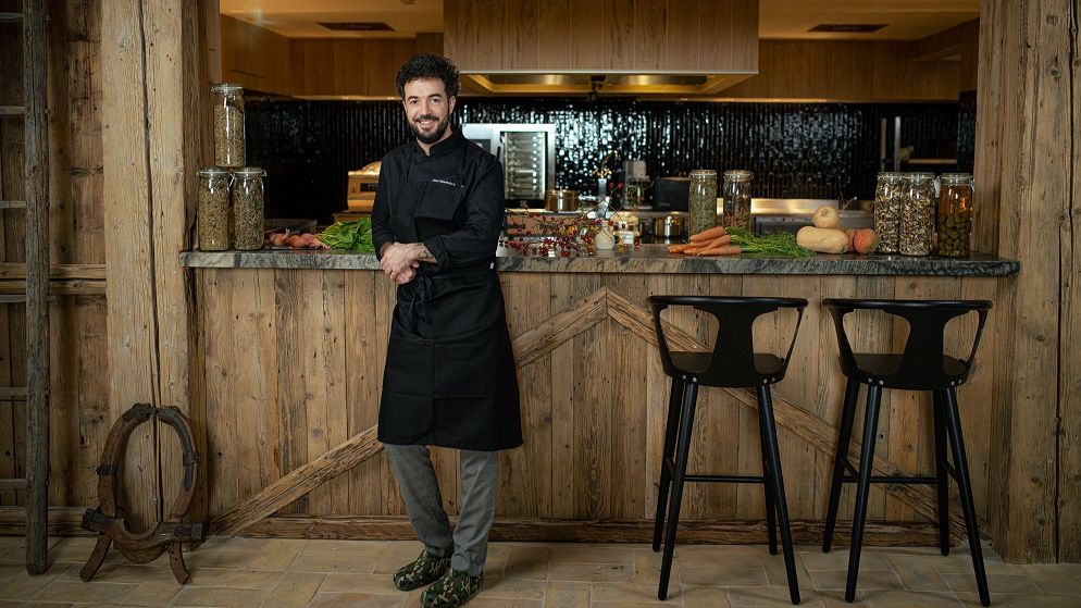 Concept culinar inedit: o bucătărie românească modernă se deschide pe un domeniu ecvestru, într-un fost grajd