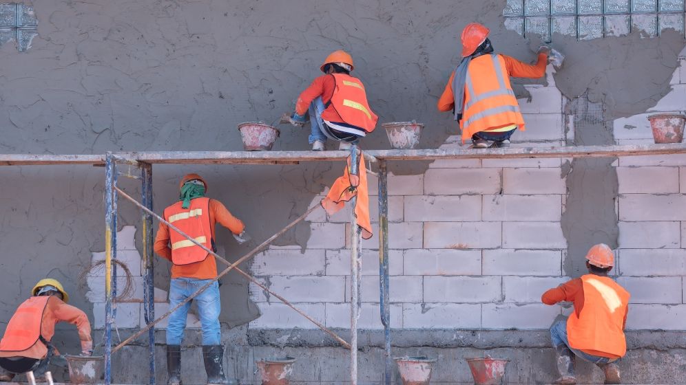 Consiliul Concurentei suspecteaza comportamente anticoncurentiale pe piata cimentului: Holcim, CRH si HeidelbergCement, in vizor