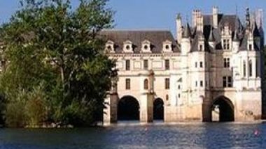 Cate o noapte in fiecare castel, Valea Loirei