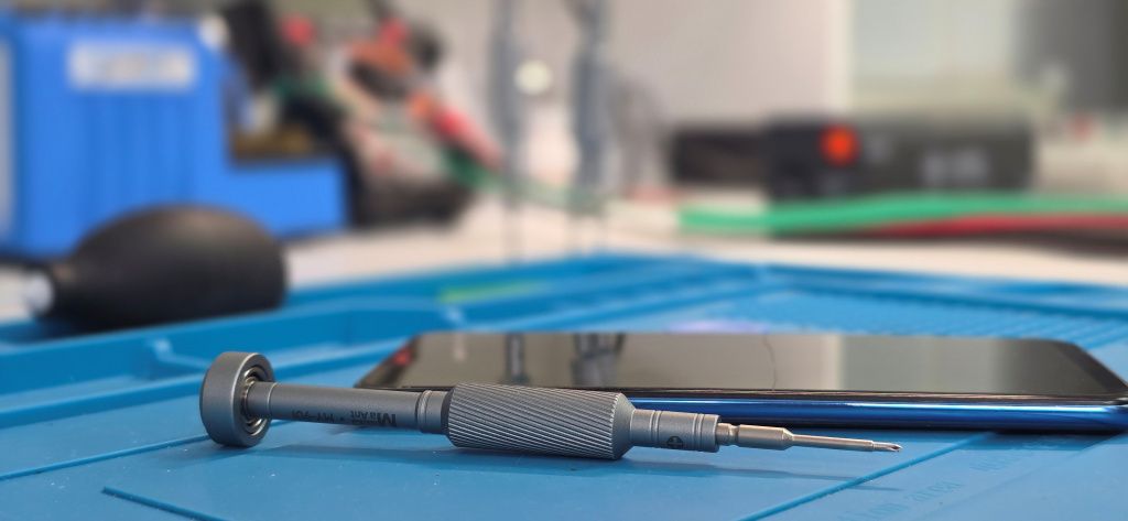 A apărut în România service-ul unde îți repari singur telefonul: unde se află și cum funcțio - Imagine 1