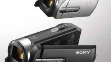 Lumea intreaga, mai aproape prin noile camere Handycam cu ultra-zoom