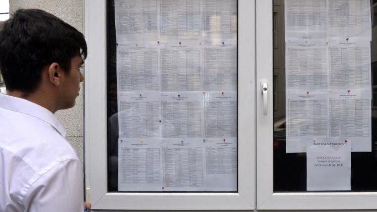 Bacalaureat 2016, prima proba: 70 de candidati au fost eliminati pentru frauda, rata de participare de 96,12%