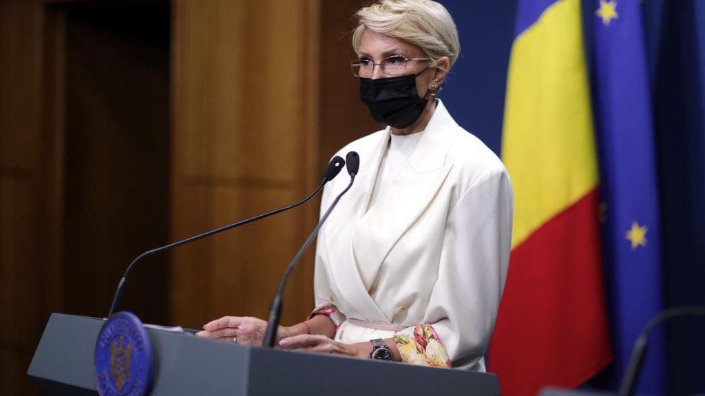 Raluca Turcan: Angajații nevaccinați din centrele rezidențiale vor fi mutați pe alte posturi