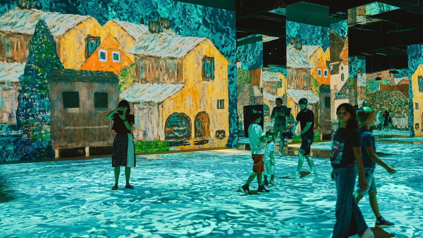 Un nou muzeu s-a deschis în București. Ce poți vedea în Museum of Immersive New Art, MINA