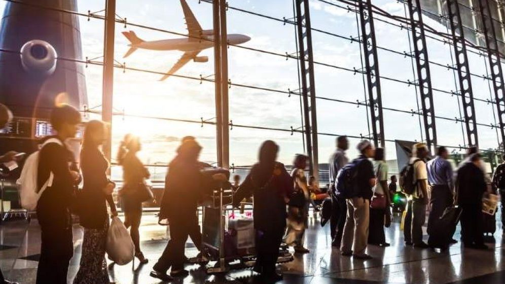 Poliţia greacă a oprit pe aeroportul din Atena un grup de migranţi care se dădeau drept sportivi români