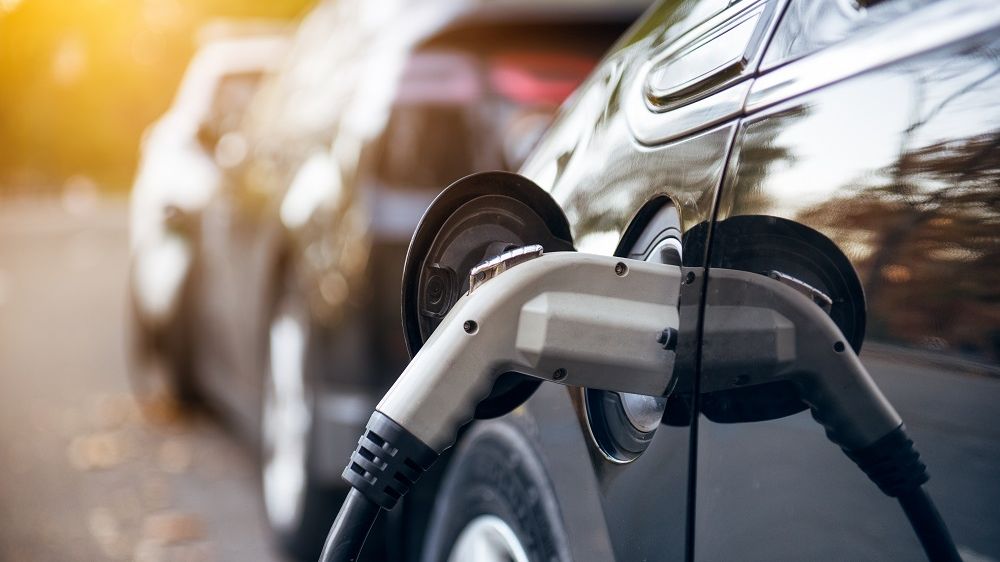 Analiză: Evoluția pieței auto românești din februarie arată că războiul din Iran ar putea favoriza electricele. Mașinile pe baterii, creștere cu 35%