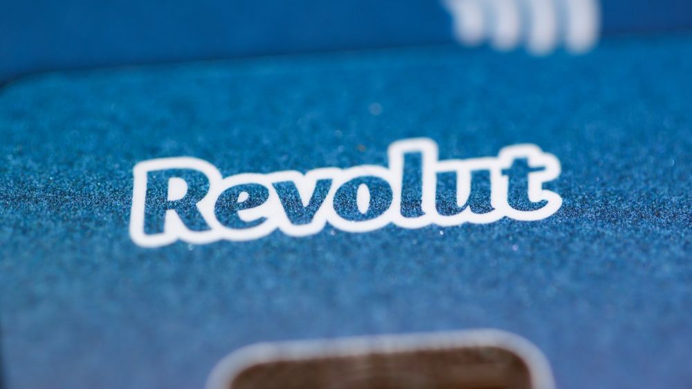 Lovitura grea pentru Revolut in Romania: cea mai mare banca din piata va aplica comisioane la portarea banilor