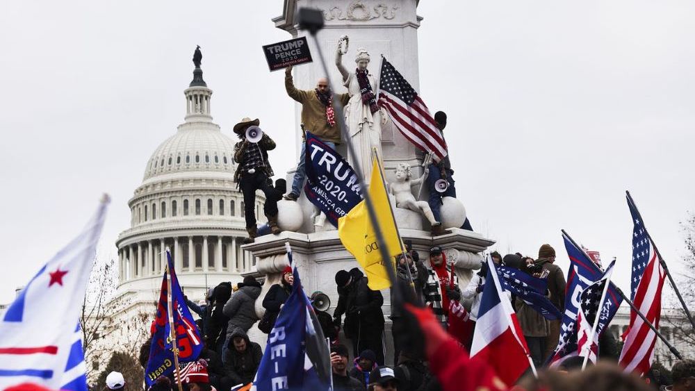 Manifestanți pro-Trump, arestați și inculpați pentru asediul Capitoliului