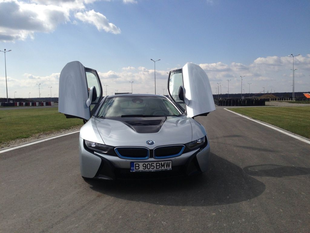 BMW i3 si i8 - Imagine 12