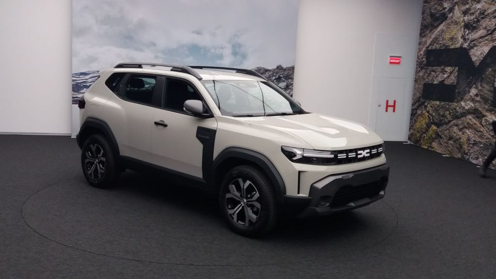 Dacia Duster vine cu jante de 17 inci pe nivelul de echipare Expression din imagini.
