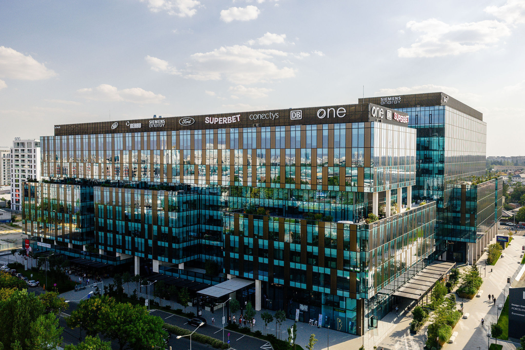 O companie globală își face hub IT la București și angajează peste 150 de specialiști
