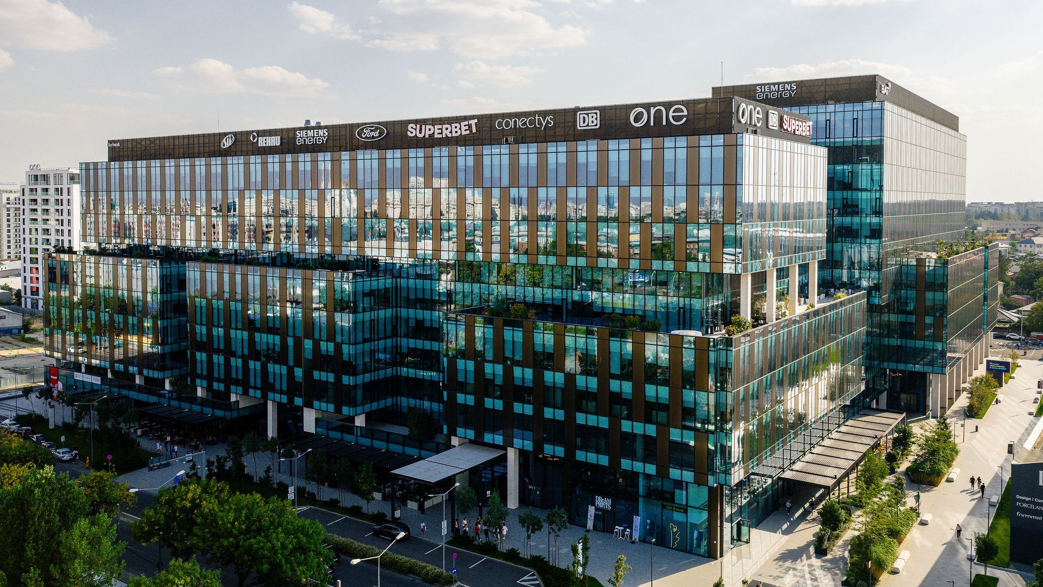 O companie globală își face hub IT la București și angajează peste 150 de specialiști