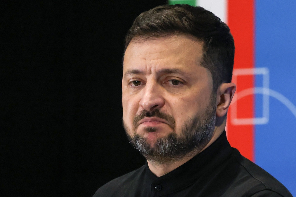 Sondaj: Zelenski ar putea pierde alegerile în Ucraina. Fostul ministru al Apărării îl depășește la încredere