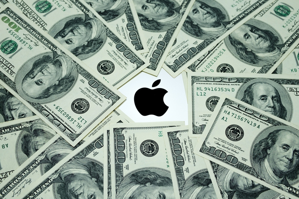 Apple depăşeşte Nvidia şi devine din nou cea mai valoroasă companie din lume. Capitalizarea bursieră urcă la 4.940 de miliarde de dolari