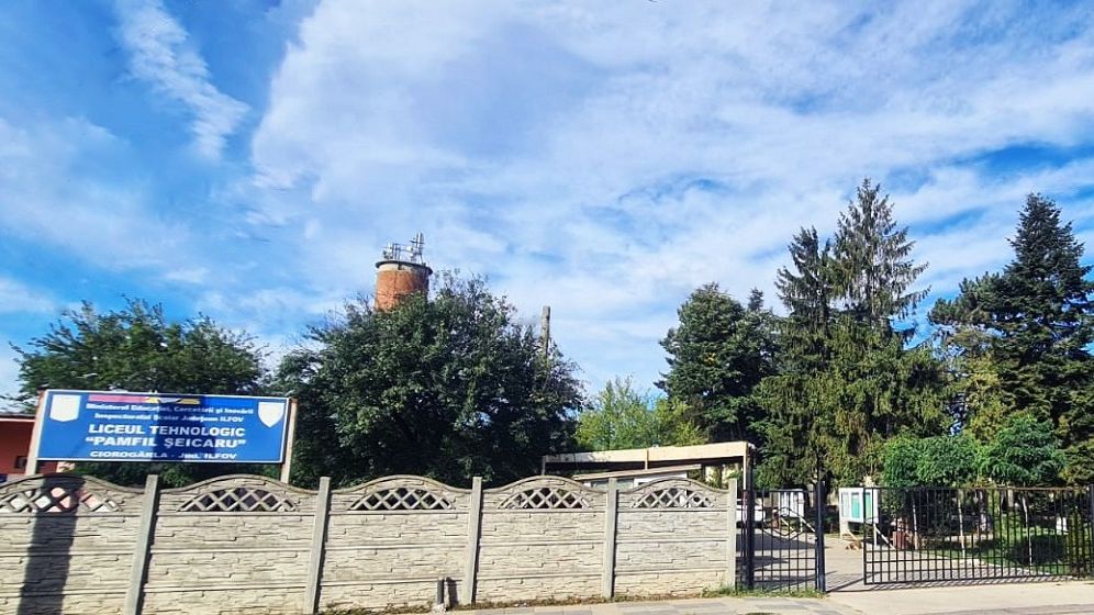 eMAG înființează o clasă cu profil dual în județul Giurgiu. Elevii vor face practică la centrul logistic eMAG din Joița