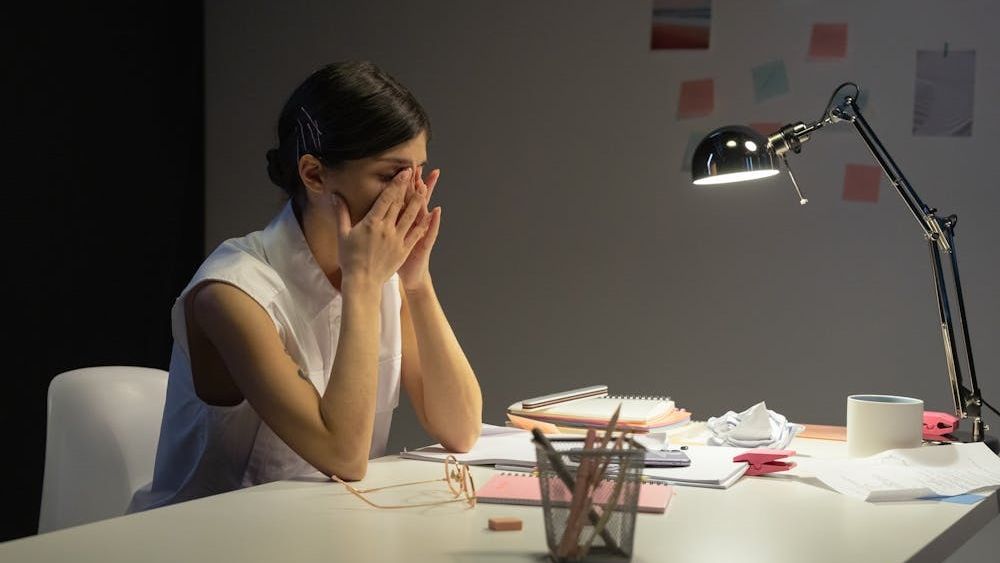 Vești proaste din piața muncii: Angajații din România, cu moralul la pământ. Banii nu le mai ajung, iar stresul îi doboară. Nici situația politică nu ajută deloc