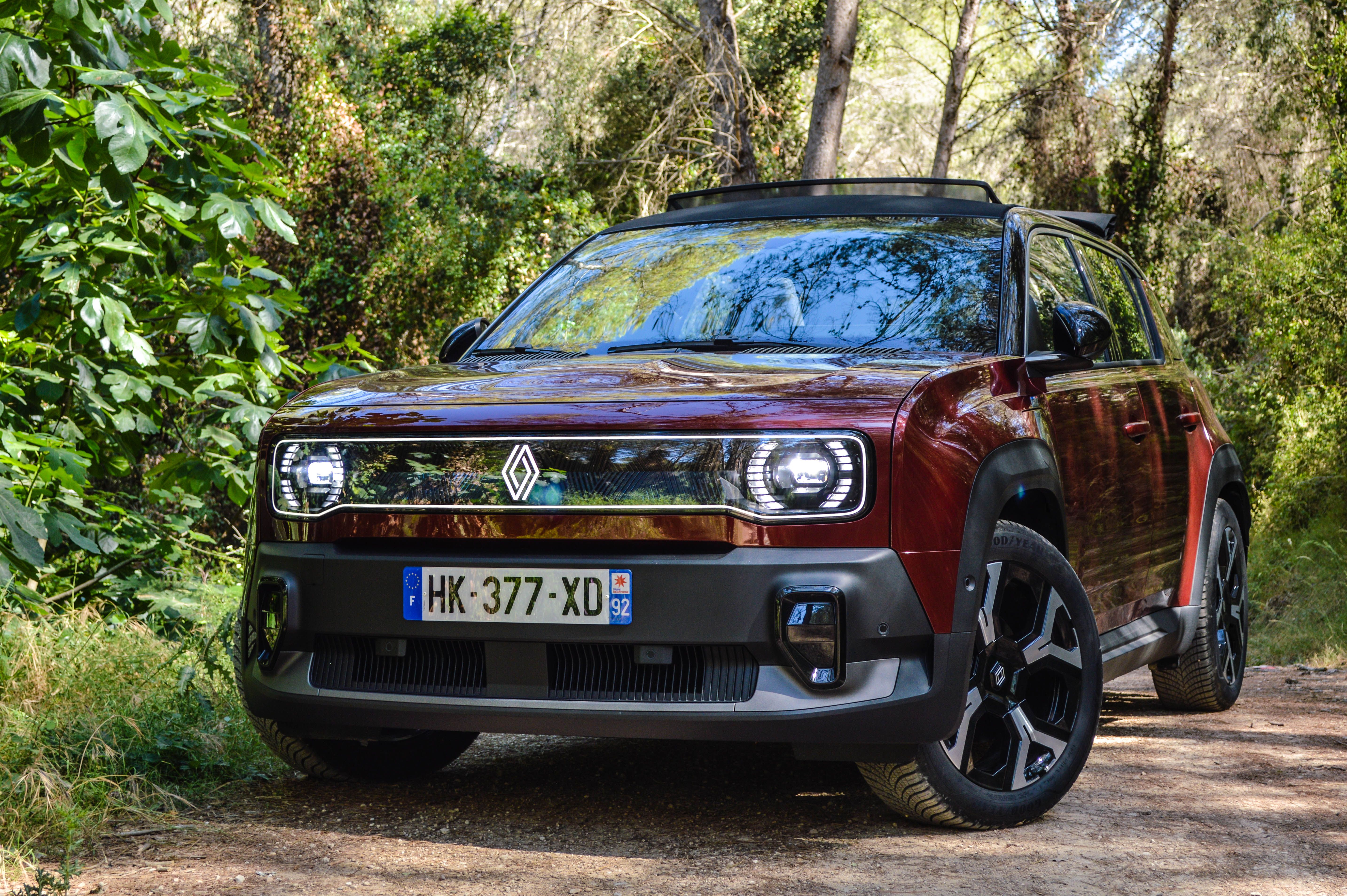 FOTO | Prim contact cu Renault 4 E-Tech Plein Sud: Mașina creată pentru vară - Poza 1