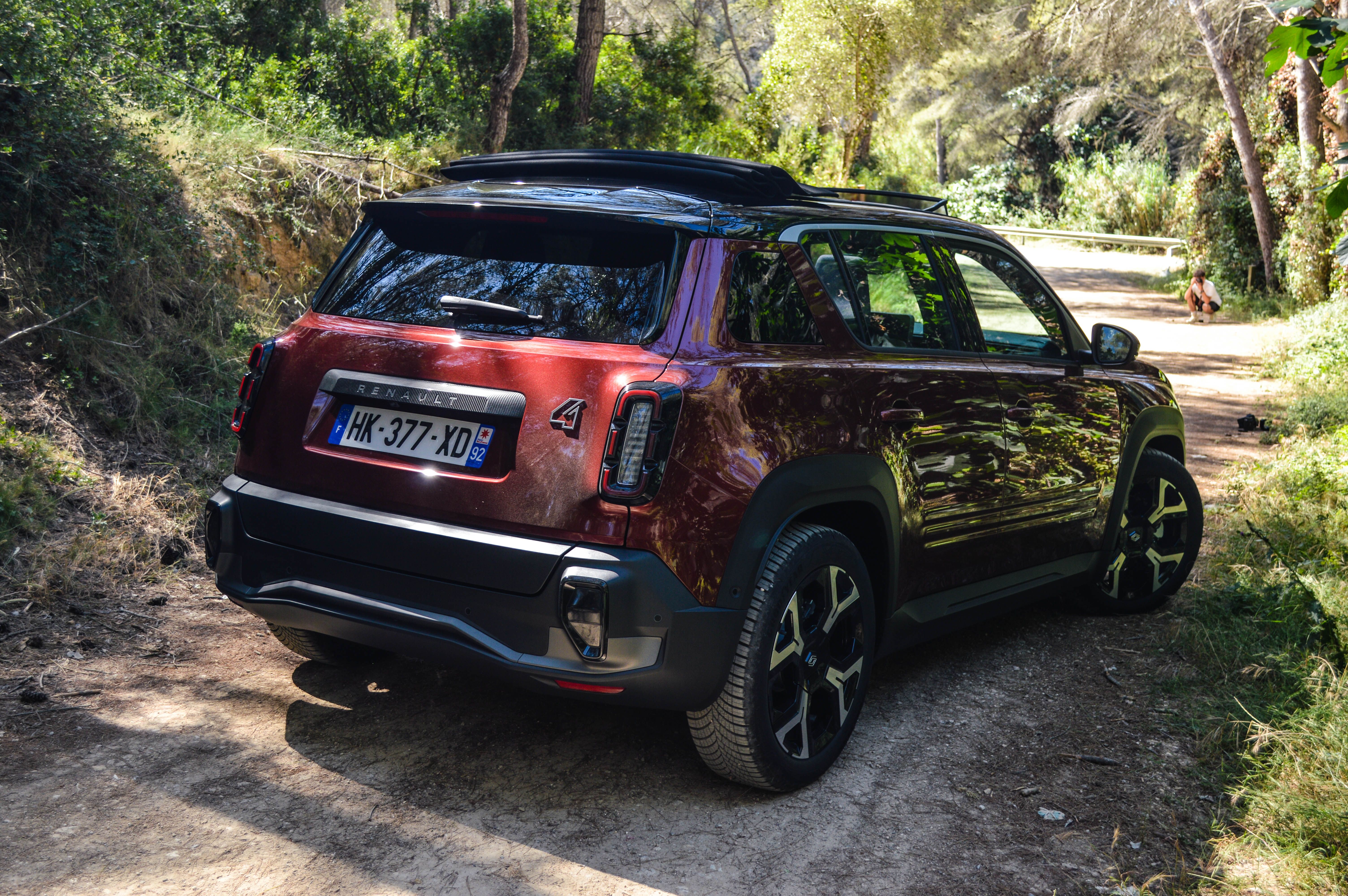 FOTO | Prim contact cu Renault 4 E-Tech Plein Sud: Mașina creată pentru vară - Poza 7