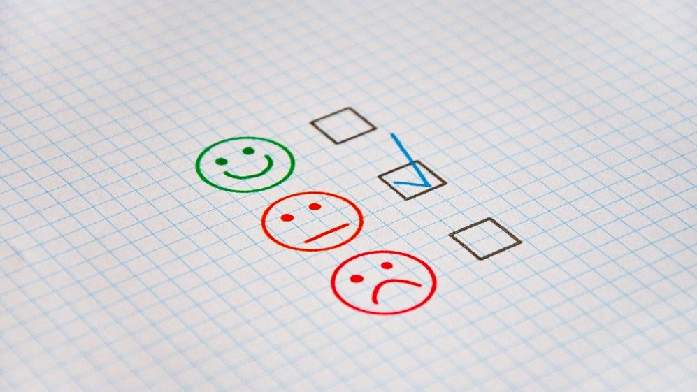 Studiu: Există o lipsă de încredere a consumatorilor în toate industriile. Ce măsuri de protecție iau oamenii