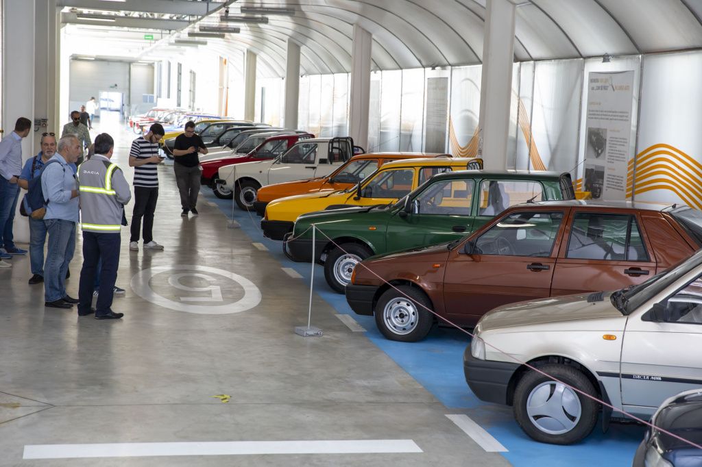 [FOTO] Colecția Dacia de care puțini știu: Cum arată "žmuzeul" de la Titu - Imagine 15
