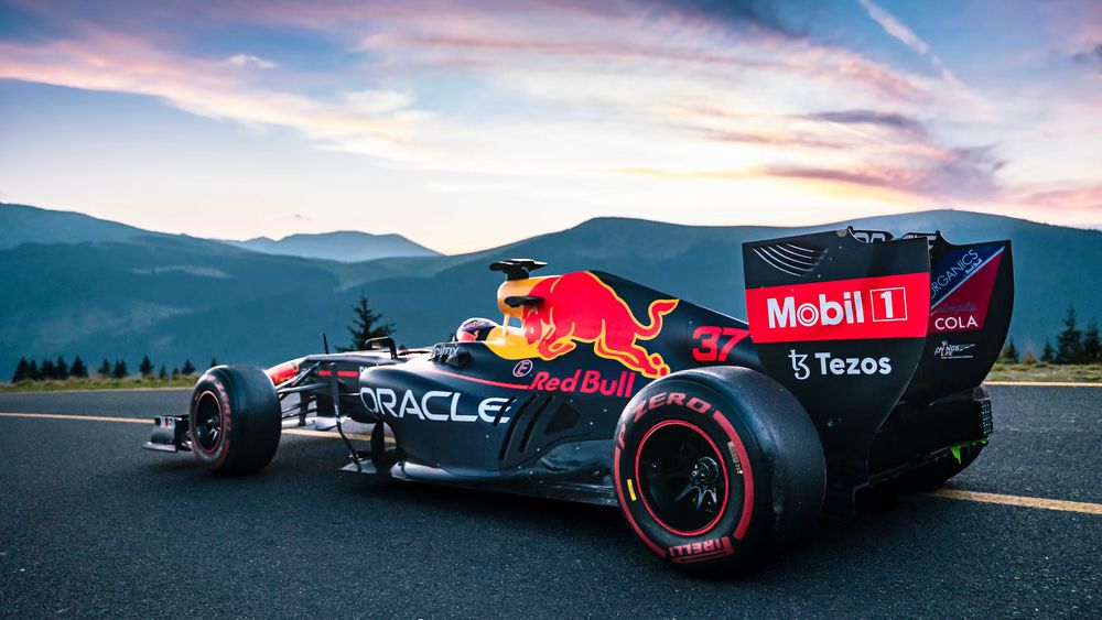 Red Bull Racing a îmblânzit Transalpina cu un monopost de Formula 1