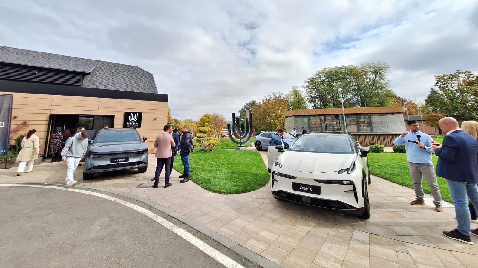 FOTO | Zeekr intră pe piața din România. Cât costă mașinile de lux din China