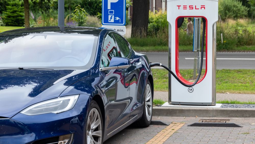 Tesla va limita la 80% incarcarea bateriilor la statiile rapide pentru a reduce timpul de asteptare