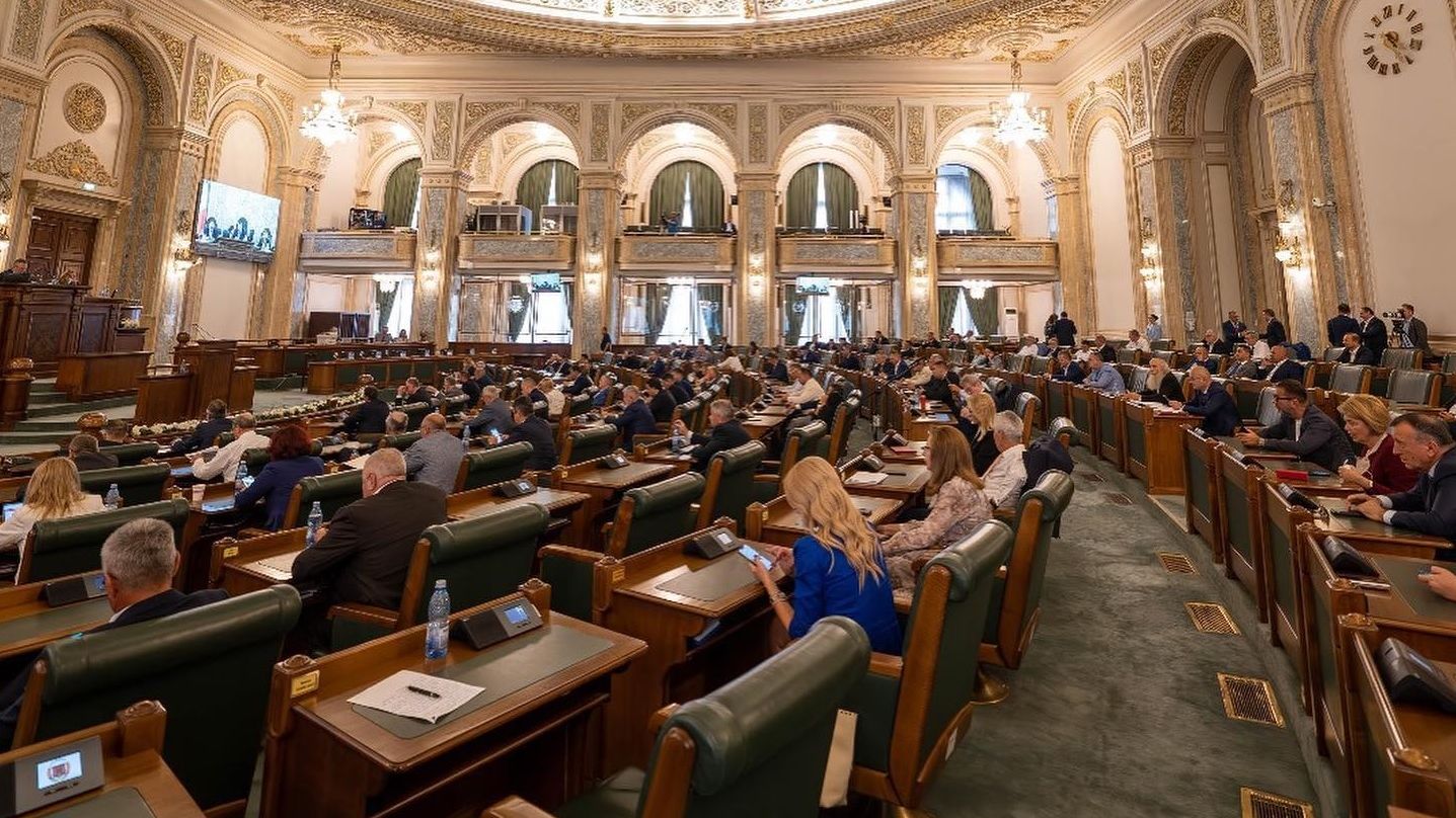 Legea pensiilor speciale a trecut fără probleme de Senat și merge la Cameră. Modificările sunt mai mult de formă