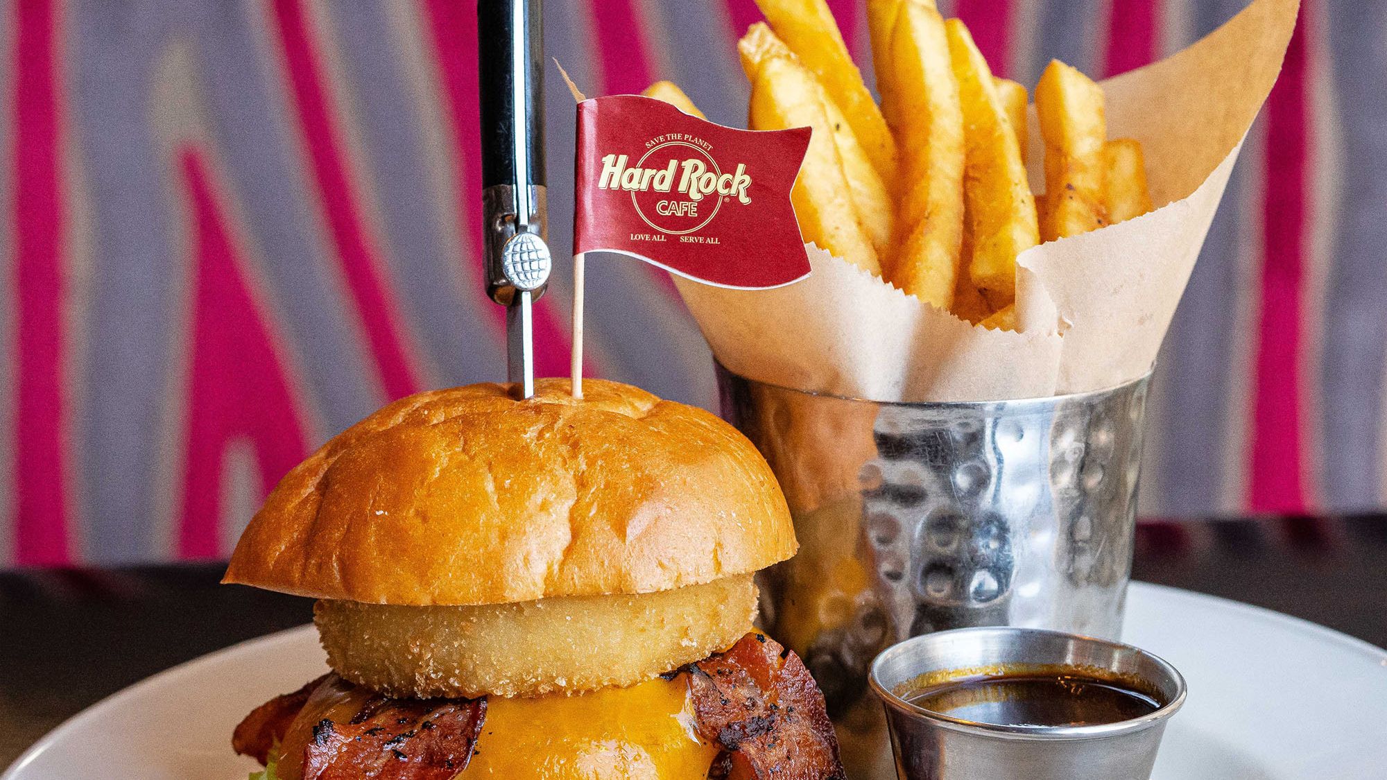 Hard Rock Cafe livrează prin Tazz by eMAG