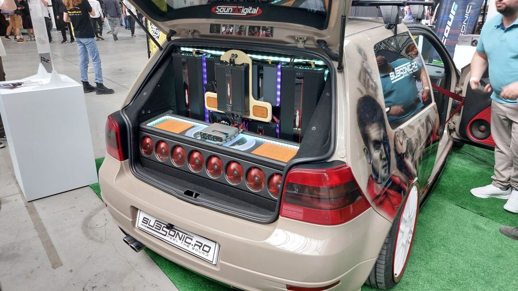 [GALERIE FOTO] Ce poți vedea la DropDown 4, salonul de mașini modificate și retro - Imagine 17