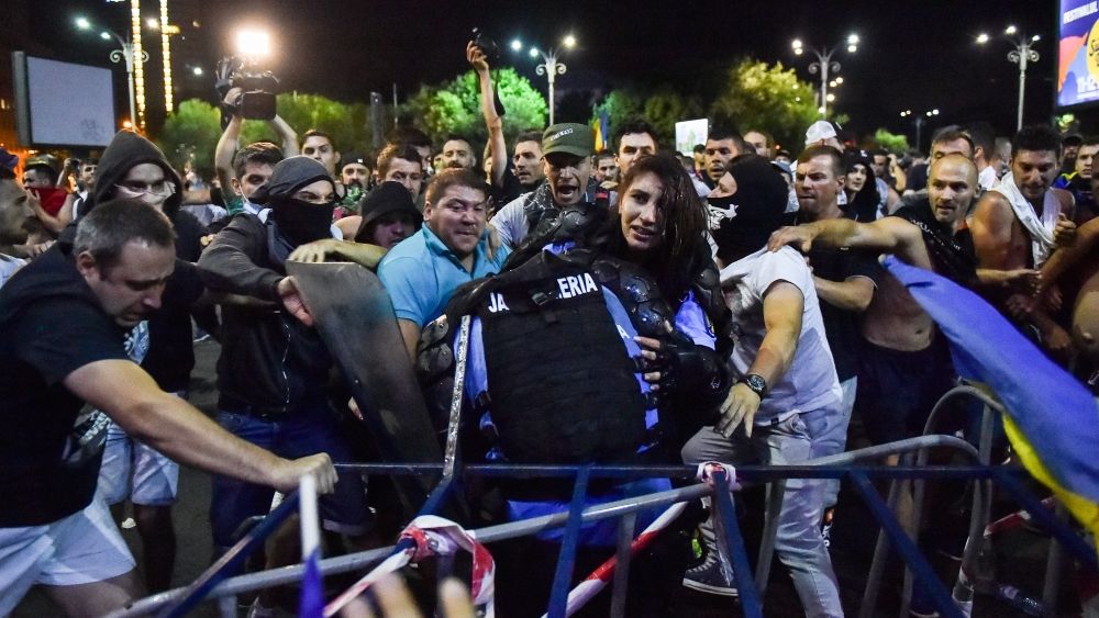 Ce scrie presa internationala despre protestul diasporei de la Bucuresti: Un protest anti - PSD din Romania se termina in violenta