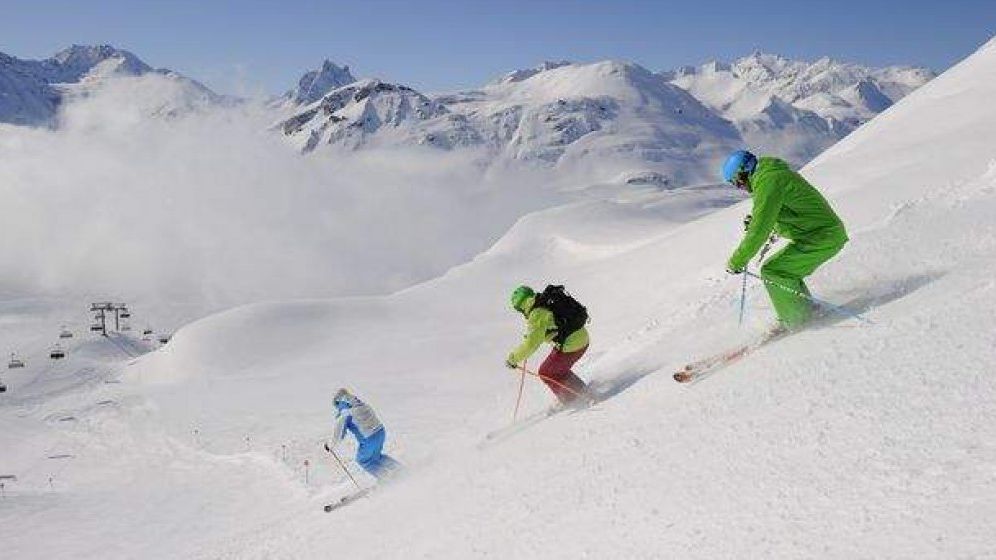 Cat costa o lectie de schi in Poiana Brasov. Ce e bine sa stii despre cursuri