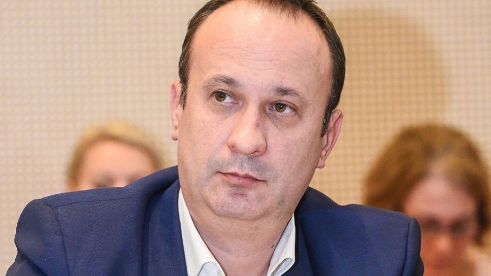 „Metoda minune” propusă de Câciu să facă „easy money” naște ironii: „cumperi un Big Mac cu 4 dolari din București și zbori în State, unde costă 7 dolari”