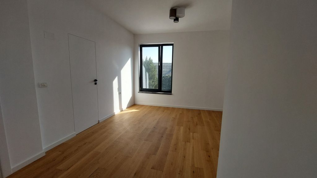 Cum arată o vilă nouă de peste jumătate de milion de euro din zona Pipera - Imagine 48