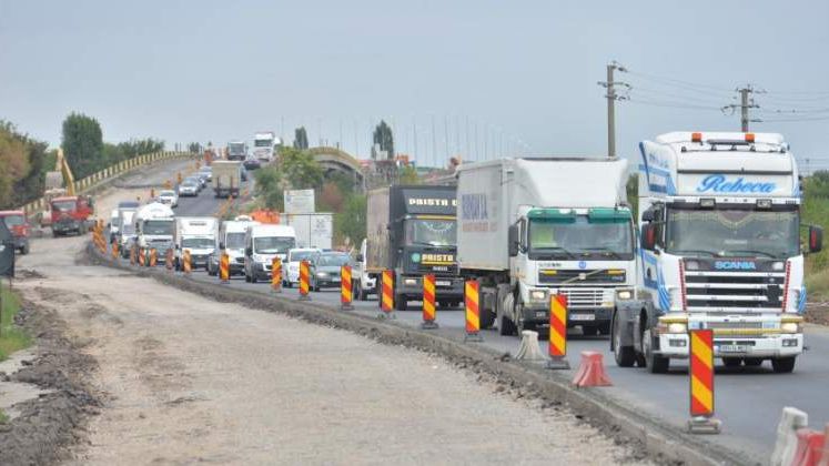 Trafic blocat pe Centura Capitalei dupa ce doua tiruri s-au ciocnit