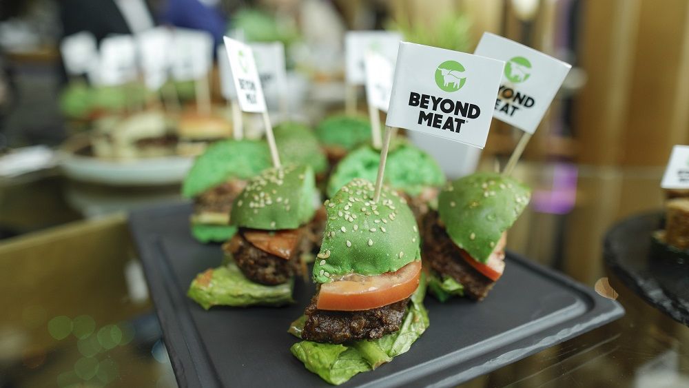 "Cererea pentru astfel de produse e în creștere". Nordic Group aduce burgerii pe bază de plante Beyond Meat în România