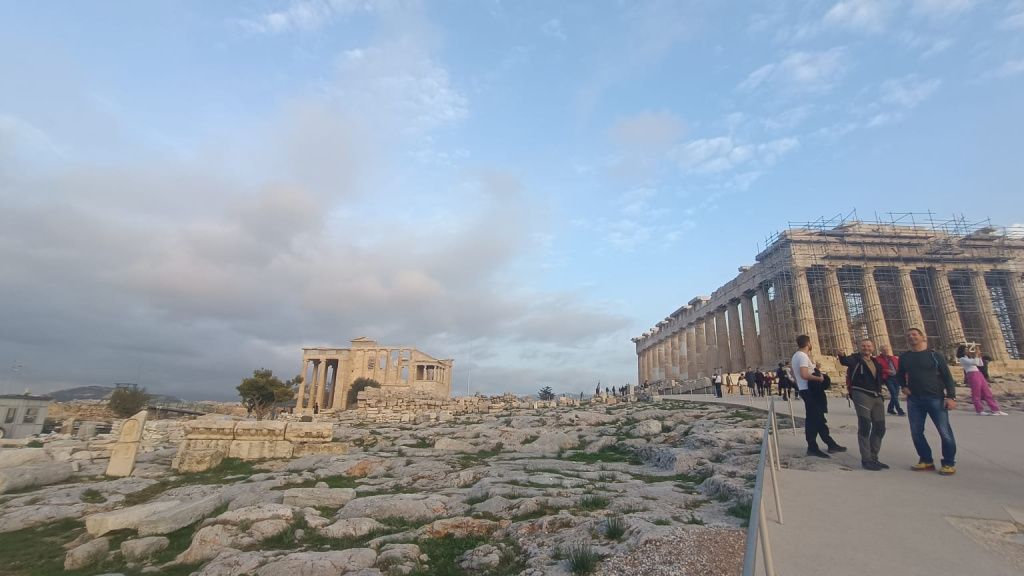 Turiștii din întreaga lume au luat cu asalt Acropole. Autoritățile din Grecia au luat noi măsur - Imagine 3