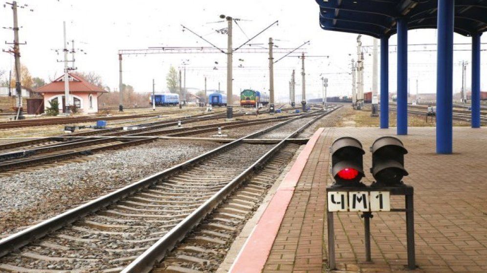 UPDATE l Accident grav în gara Galați: un tren de călători a fost lovit de locomotivă. O persoană a decedat